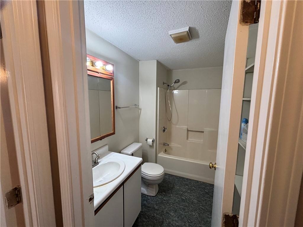 18 Villanova Street Woonsocket, RI 02895 - Photo 7 of 11