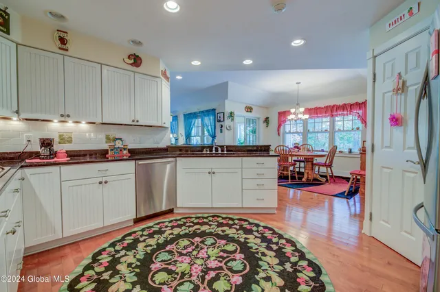 $588,000 | 376 Bemis Road, Gloversville, NY 12078