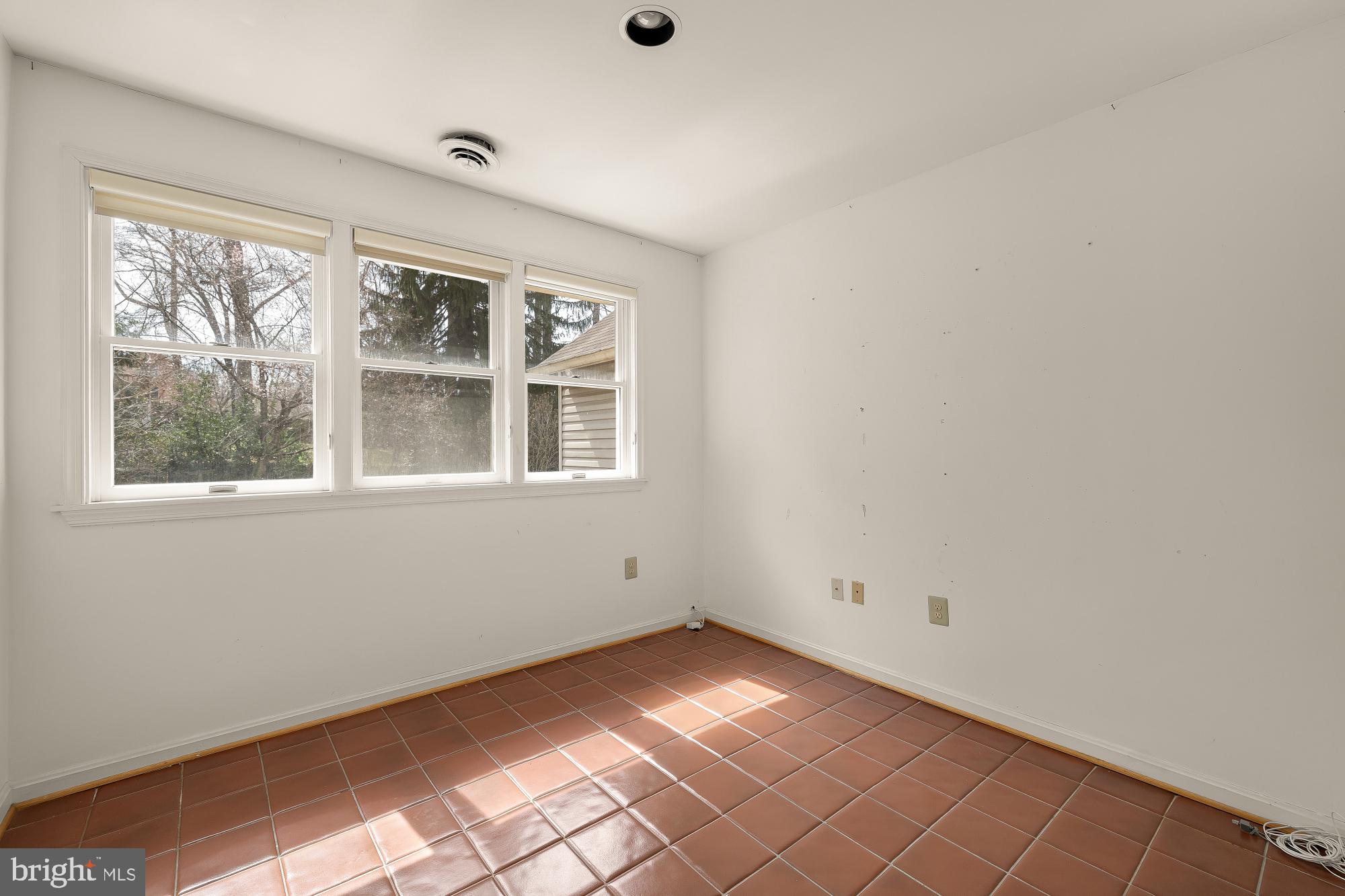 6112 Madawaska Road Bethesda, MD 20816 - Photo 20 of 56 a view of empty room with window