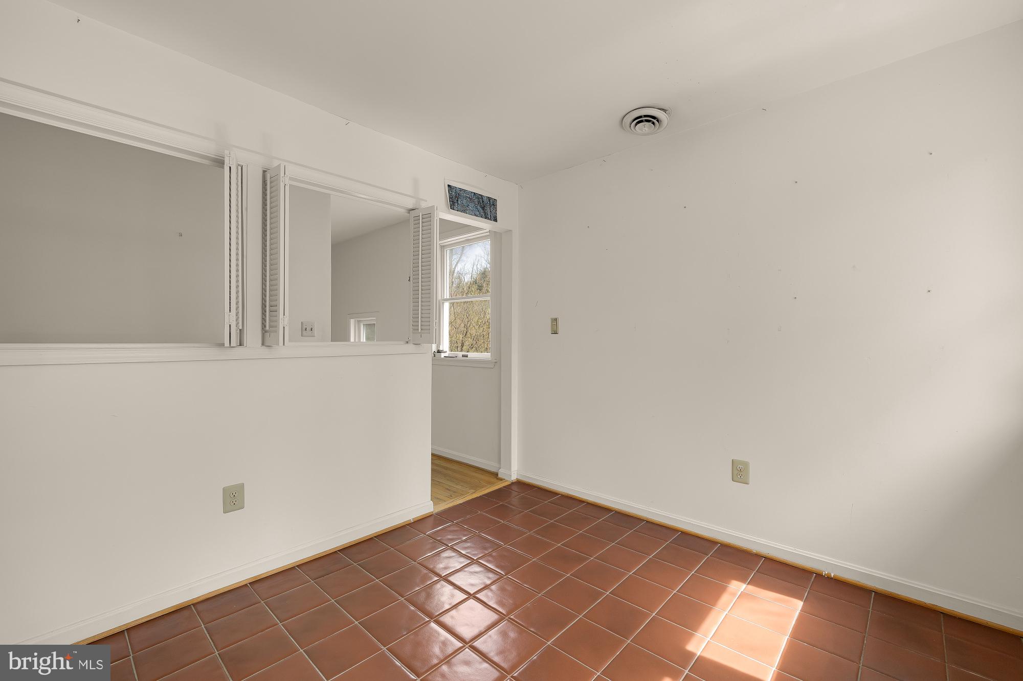 6112 Madawaska Road Bethesda, MD 20816 - Photo 21 of 56