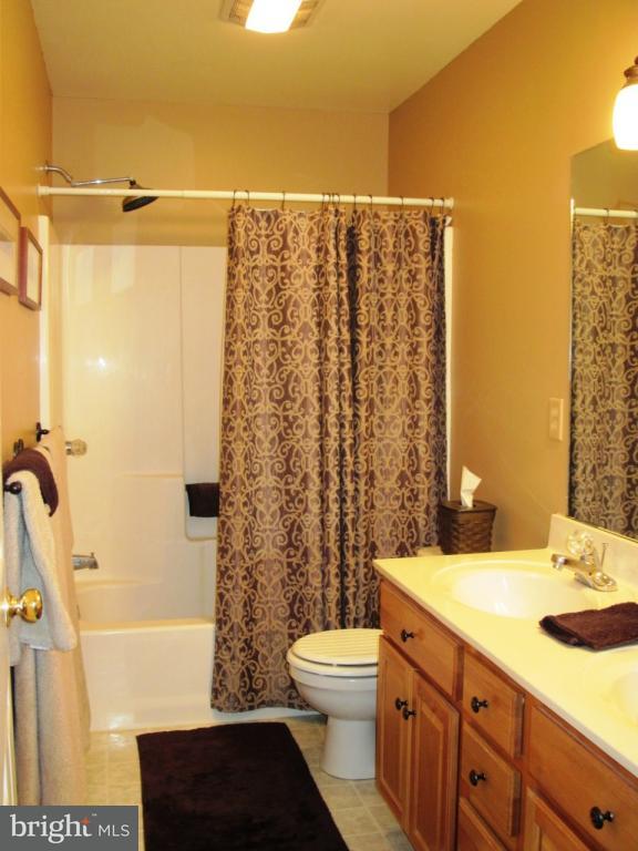644 Chickadee Drive Lititz, PA 17543 - Photo 18 of 27