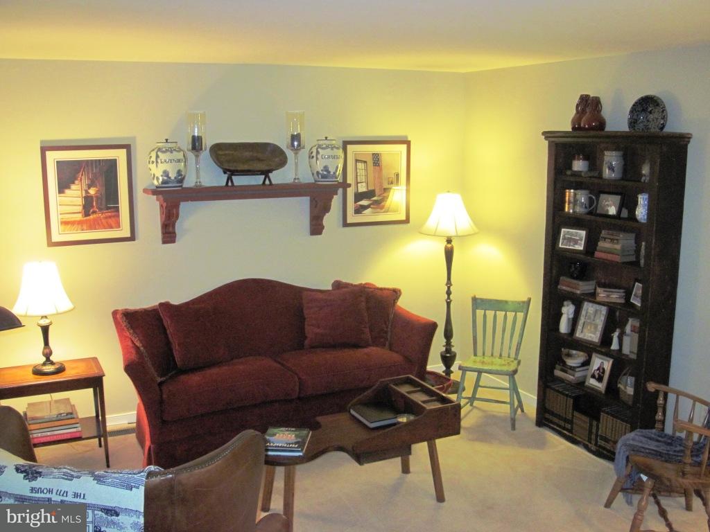644 Chickadee Drive Lititz, PA 17543 - Photo 3 of 27