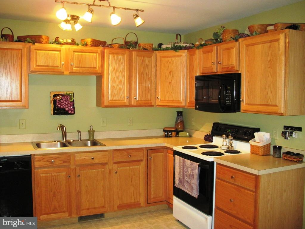 644 Chickadee Drive Lititz, PA 17543 - Photo 6 of 27