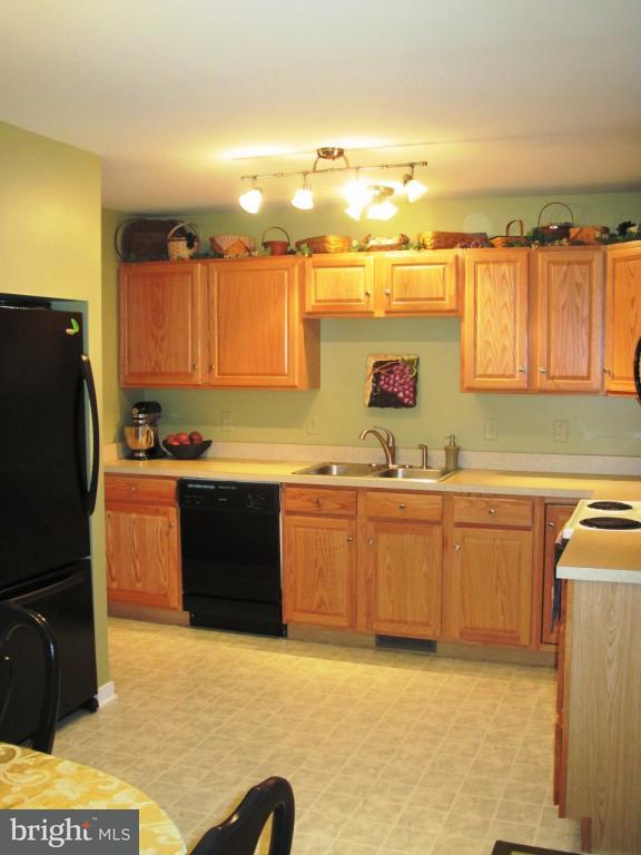 644 Chickadee Drive Lititz, PA 17543 - Photo 7 of 27