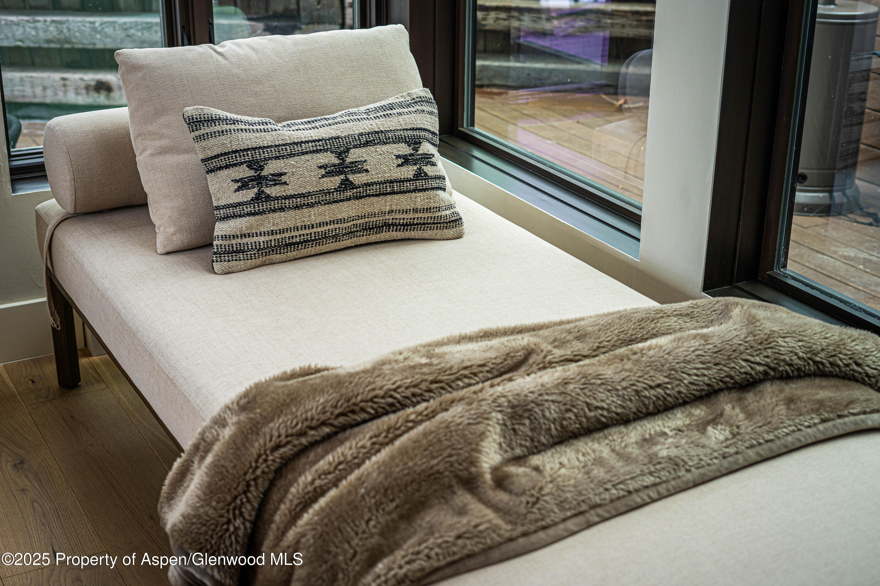 306 Edgewood Lane Snowmass Village, CO 81615 - Photo 20 of 41 a living room with furniture