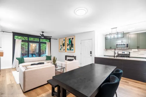 $674,900 | 1425 West Fillmore Street, Unit 1, Chicago, IL 60607