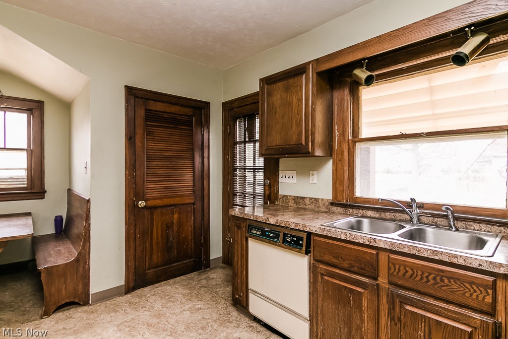 4001 Delmore Road Cleveland Heights, OH 44121 - Photo 13 of 35
