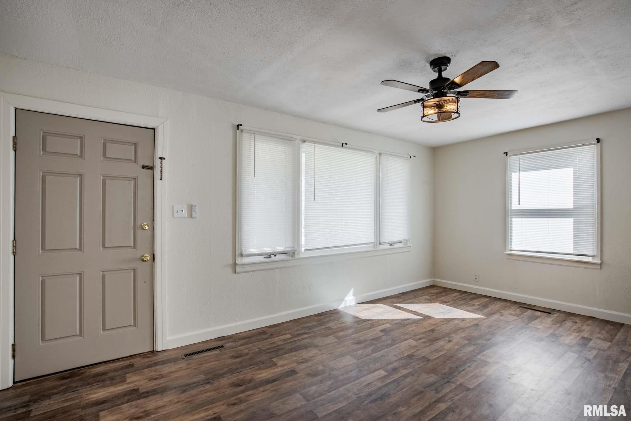 406 Charlotte Road Marion, IL 62959 - Photo 4 of 25