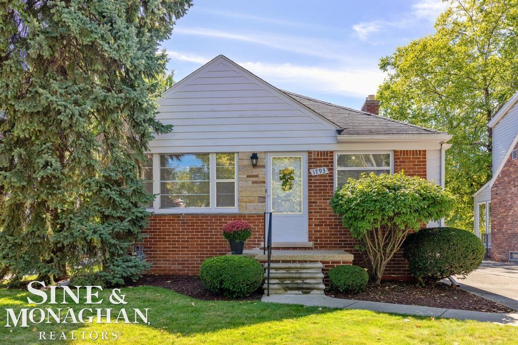 1793 Roslyn Road Grosse Pointe, MI 48236 - Photo 1 of 44 50199142-A1AC751A-74FD-4014-9D82-1647F83D8528.JPG
