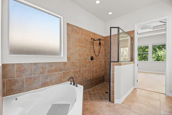 $2,200 | 6131 Lowrie, San Antonio, TX 78239