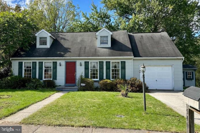 a view of a house with backyard and garden
