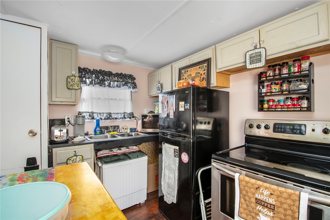 719 Forest Avenue Middletown, RI 02842 - Photo 9 of 15