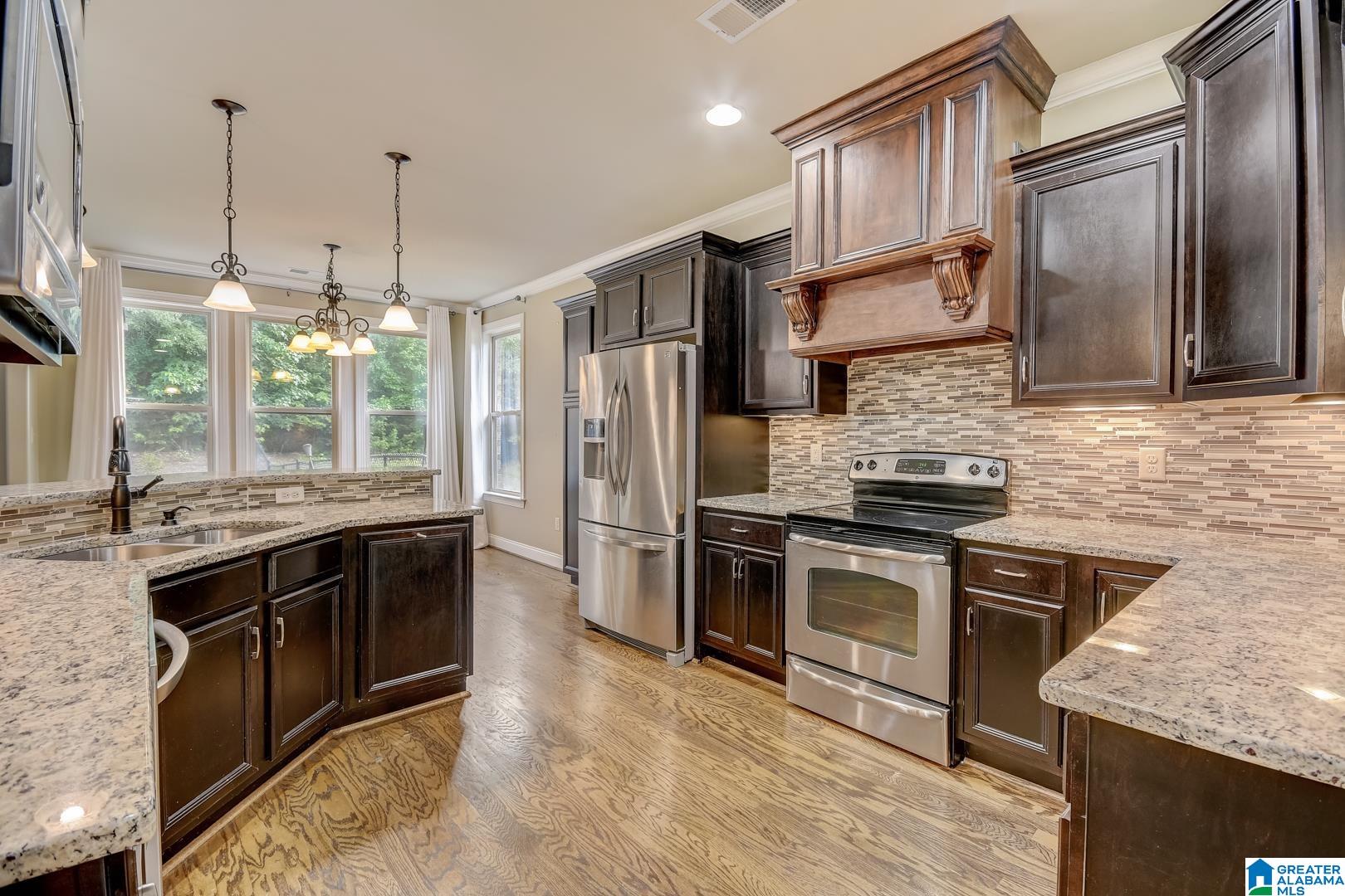 324 Strathaven Road Pelham, AL 35124 - Photo 4 of 32