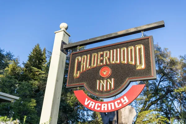 $7,900,000 | 25 West Grant Street, Healdsburg, CA 95448