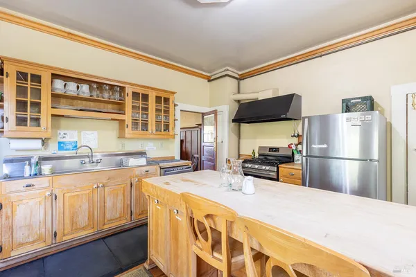 $7,900,000 | 25 West Grant Street, Healdsburg, CA 95448