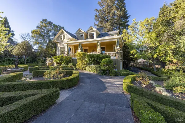 $7,900,000 | 25 West Grant Street, Healdsburg, CA 95448