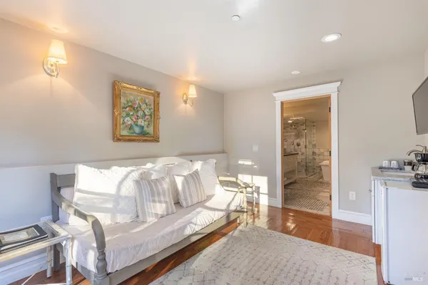 $7,900,000 | 25 West Grant Street, Healdsburg, CA 95448