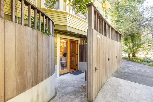 $7,900,000 | 25 West Grant Street, Healdsburg, CA 95448