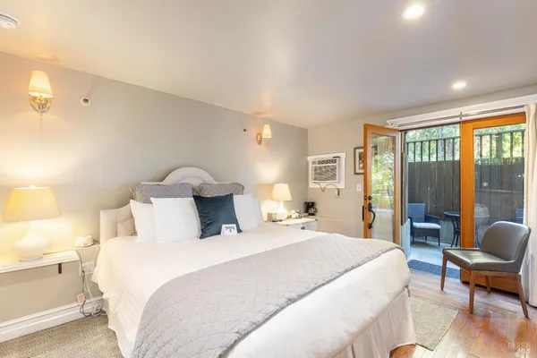 $7,900,000 | 25 West Grant Street, Healdsburg, CA 95448