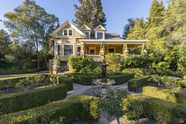 $7,900,000 | 25 West Grant Street, Healdsburg, CA 95448