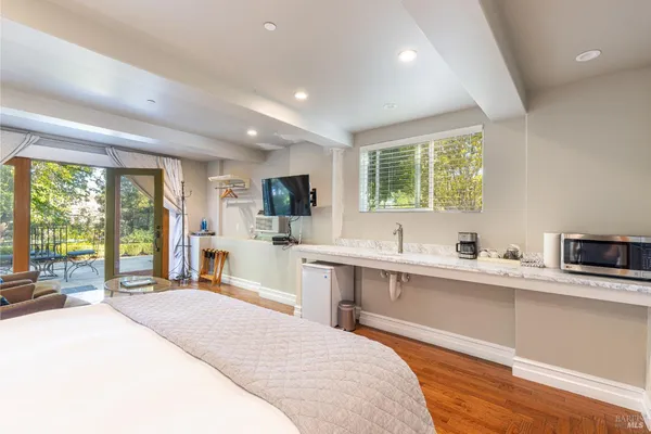 $7,900,000 | 25 West Grant Street, Healdsburg, CA 95448