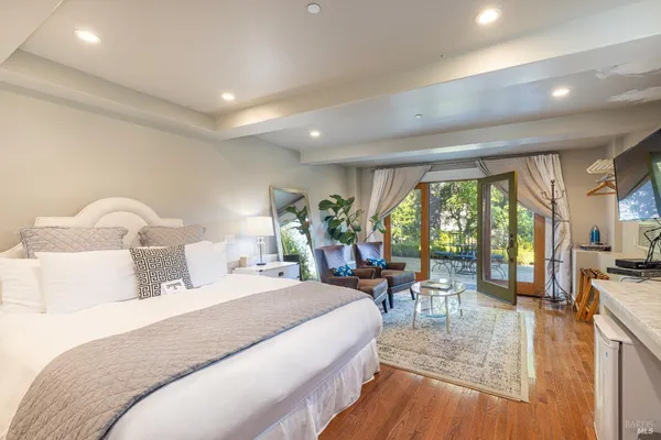 $7,900,000 | 25 West Grant Street, Healdsburg, CA 95448