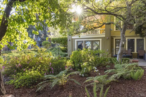 $7,900,000 | 25 West Grant Street, Healdsburg, CA 95448