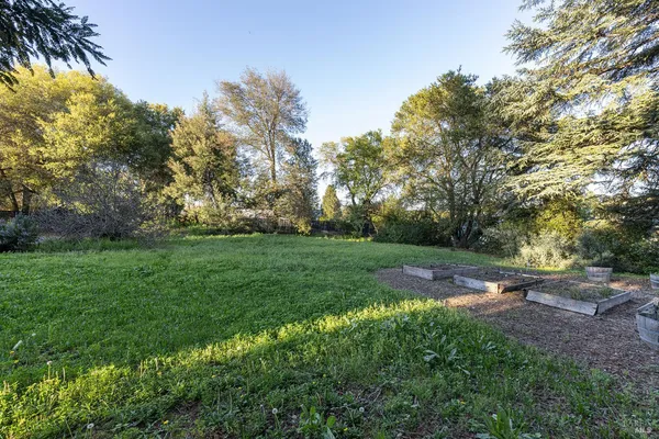 $7,900,000 | 25 West Grant Street, Healdsburg, CA 95448