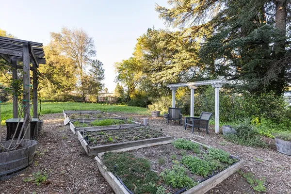 $7,900,000 | 25 West Grant Street, Healdsburg, CA 95448