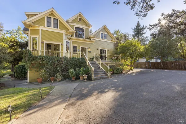 $7,900,000 | 25 West Grant Street, Healdsburg, CA 95448