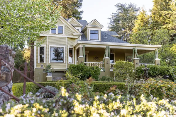 $7,900,000 | 25 West Grant Street, Healdsburg, CA 95448