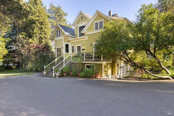 $7,900,000 | 25 West Grant Street, Healdsburg, CA 95448