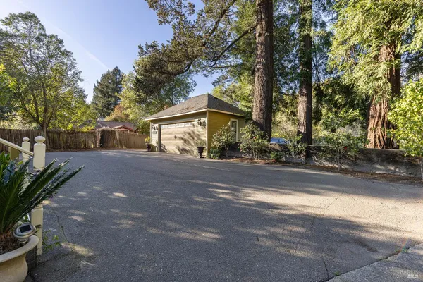 $7,900,000 | 25 West Grant Street, Healdsburg, CA 95448