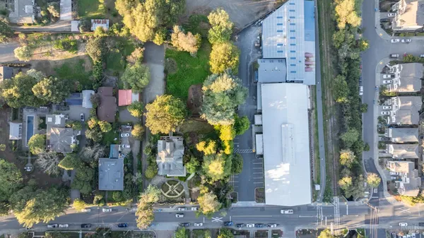 $7,900,000 | 25 West Grant Street, Healdsburg, CA 95448