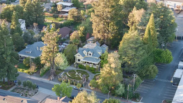 $7,900,000 | 25 West Grant Street, Healdsburg, CA 95448