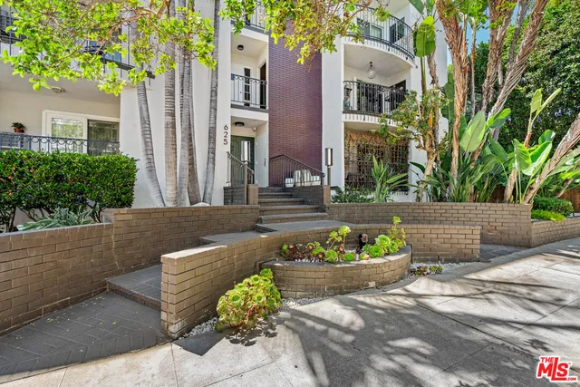 a view of a fountain in front of a house