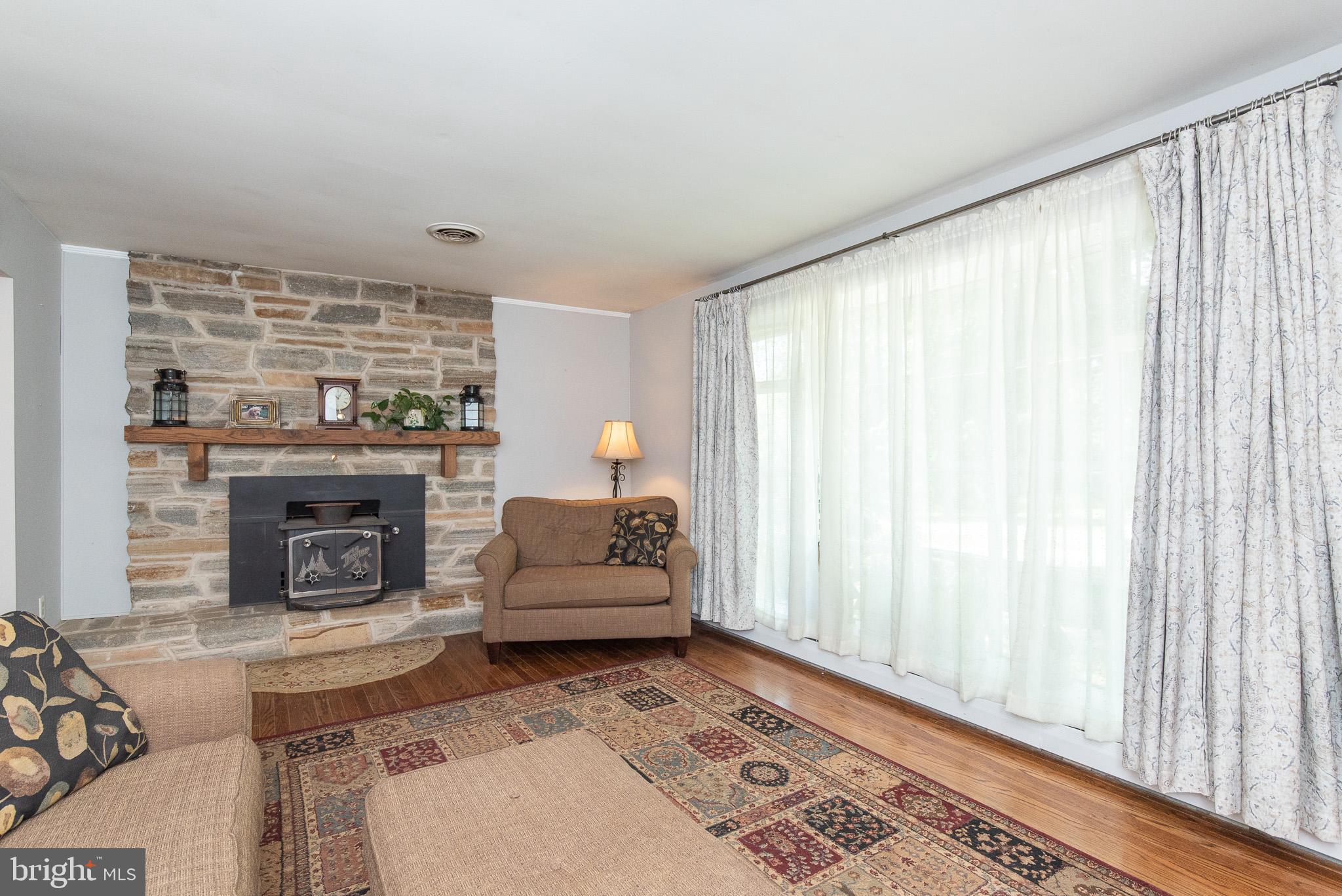 2704 Coon Club Road Westminster, MD 21157 - Photo 9 of 55 Living Room