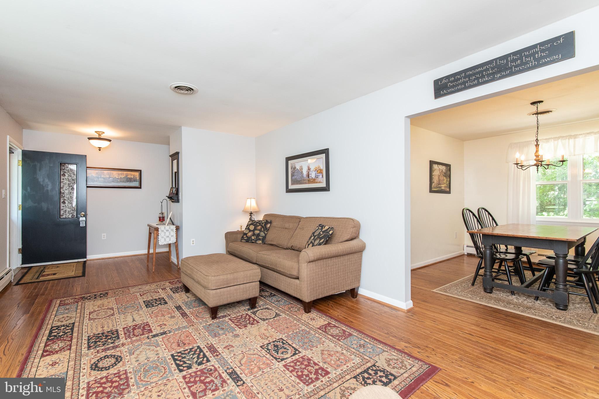 2704 Coon Club Road Westminster, MD 21157 - Photo 10 of 55 Living Room