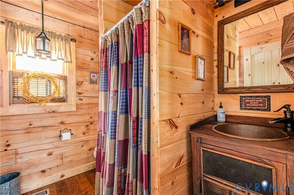 $595,000 | 379 Sparrowhawk Lane, Elberon, VA 23846