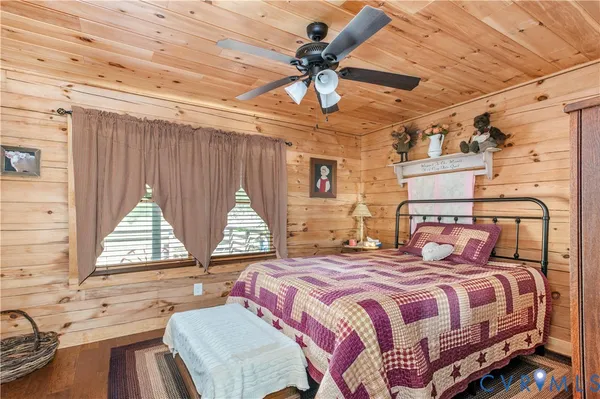 $595,000 | 379 Sparrowhawk Lane, Elberon, VA 23846