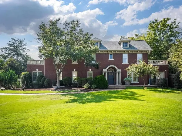 $949,000 | 777 West Drive, Memphis, TN 38112