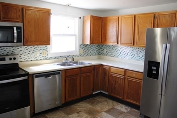 251 Gilbert Avenue Springfield, MA 01119 - Photo 3 of 22 Gallery Image 3