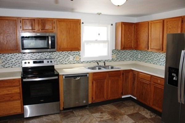 251 Gilbert Avenue Springfield, MA 01119 - Photo 5 of 22 Gallery Image 5