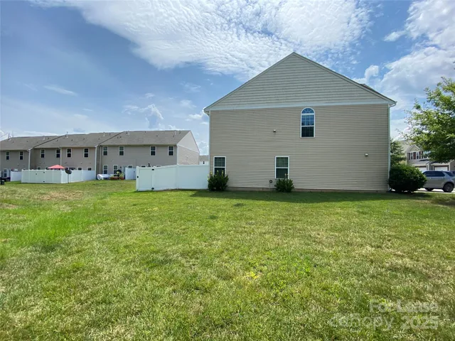 $1,925 | 2601 Silverthorn Drive, Charlotte, NC 28273