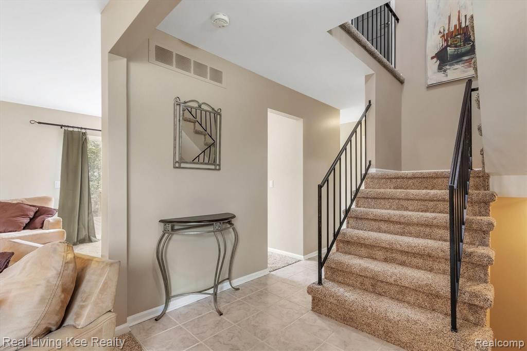 1609 Stonecrest Drive Rochester Hills, MI 48307 - Photo 8 of 39