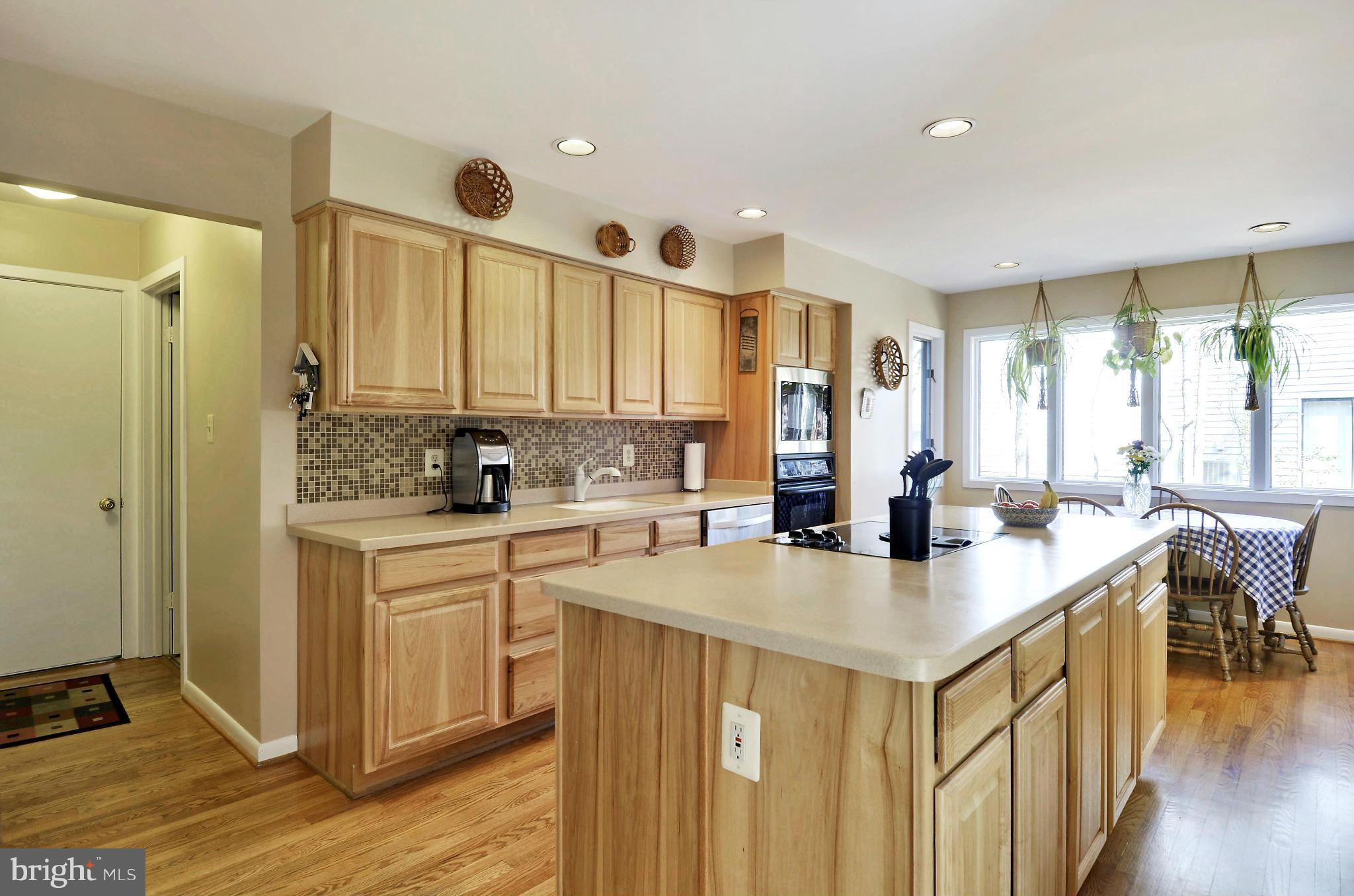 11931 State Rte 4707 Reston, VA 20191 - Photo 14 of 27 Kitchen