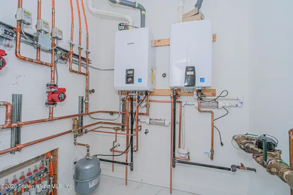 a view of entryway with a front door