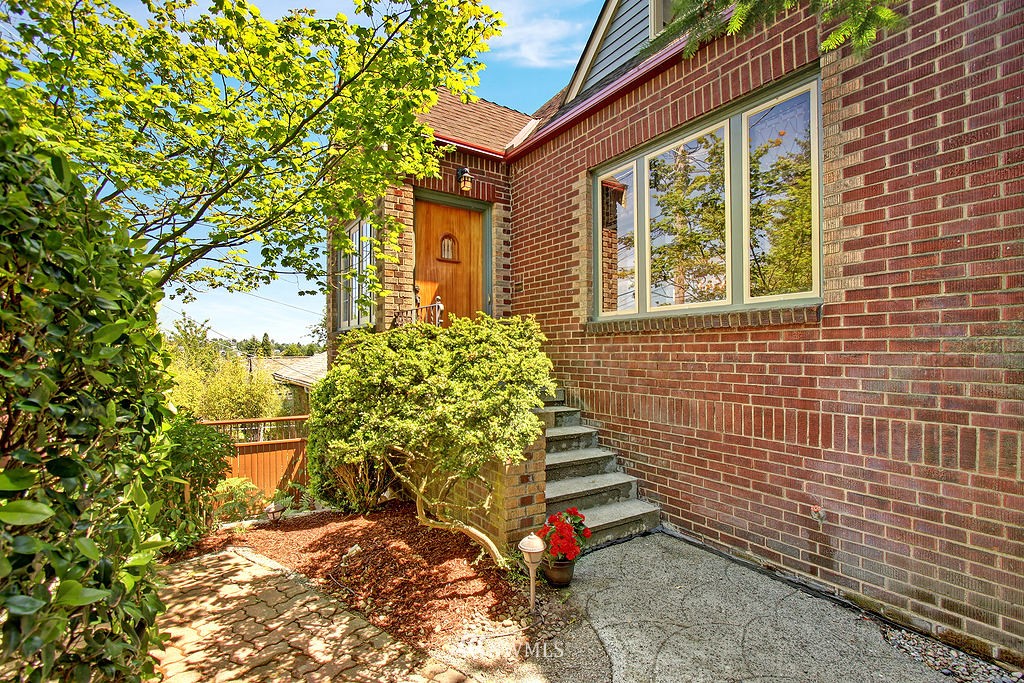925 North 80th Street Seattle, WA 98103 - Photo 1 of 18 Gallery Image 1