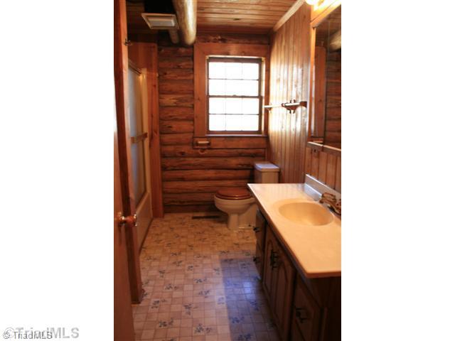 888 Trot Valley Road Stuart, VA 24171 - Photo 6 of 16 Master Bath/Spa.