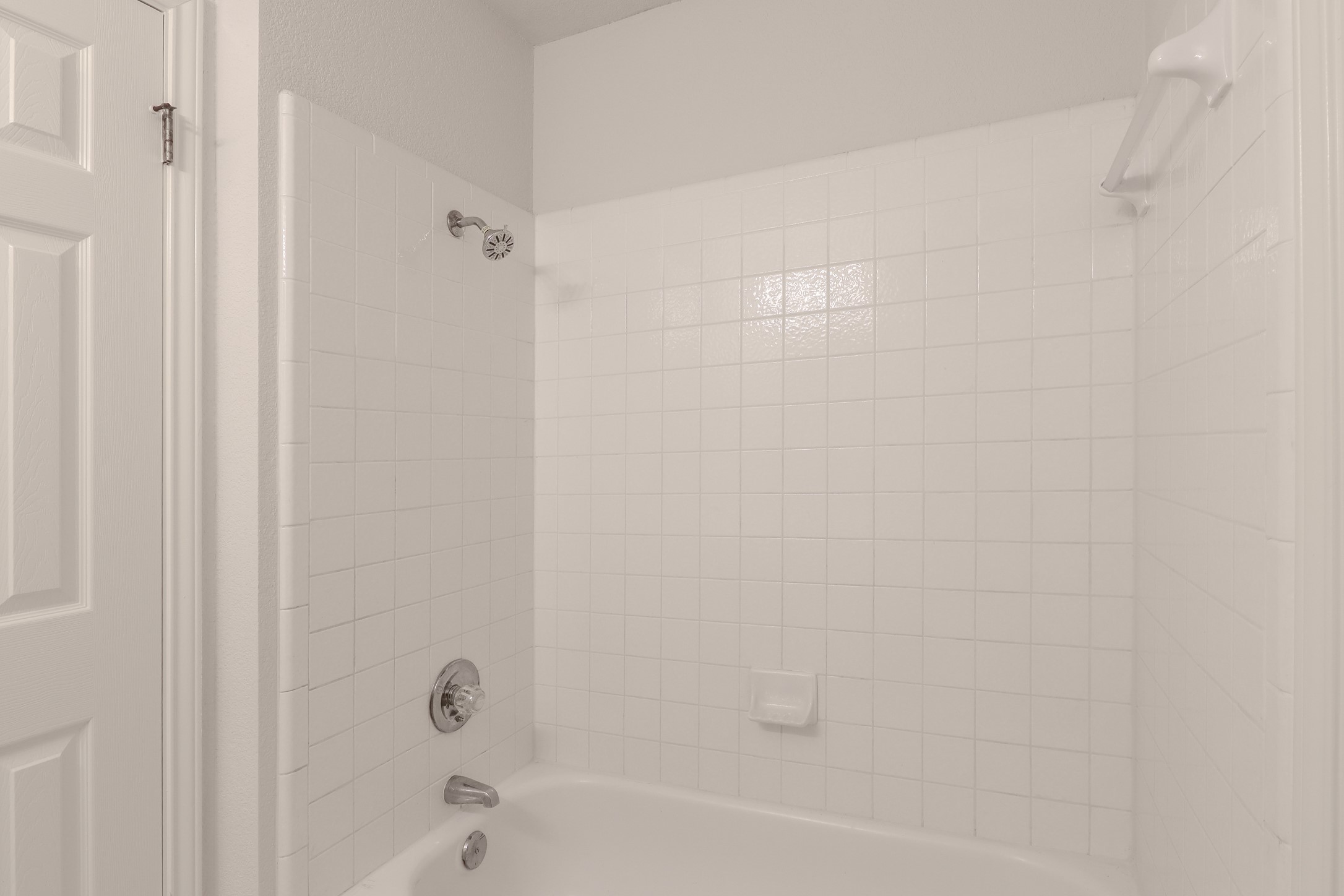 10225 Open Gate Drive Austin, TX 78726 - Photo 27 of 34 a bathroom with a bathtub